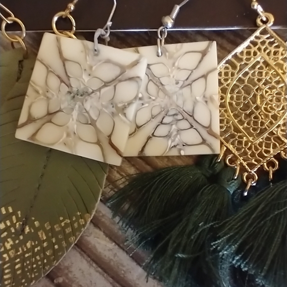 3 pack Torrid feather & tassle Earrings - Picture 2 of 3